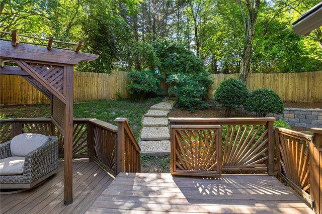 1048 Creatwood Circle SE, Smyrna, GA 30080