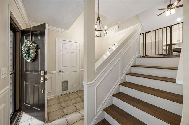 1048 Creatwood Circle SE, Smyrna, GA 30080