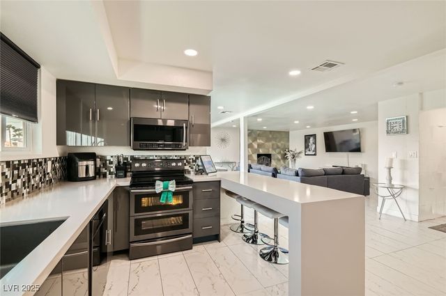 2520 Castlesands Way, Las Vegas, NV 89121