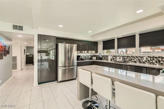 2520 Castlesands Way, Las Vegas, NV 89121