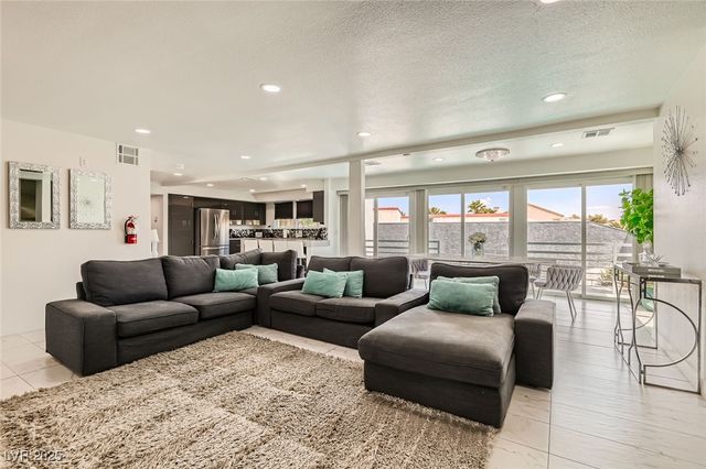 2520 Castlesands Way, Las Vegas, NV 89121