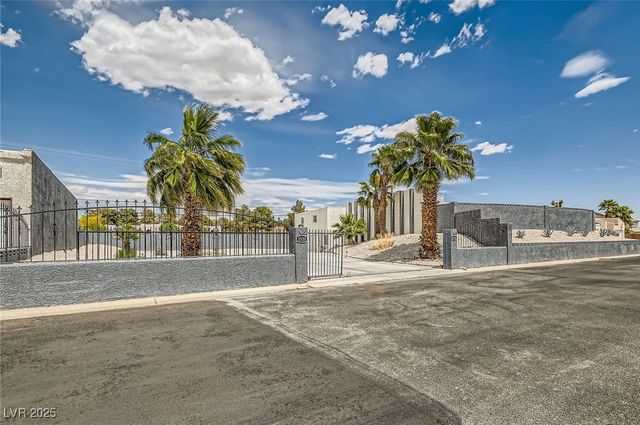 2520 Castlesands Way, Las Vegas, NV 89121