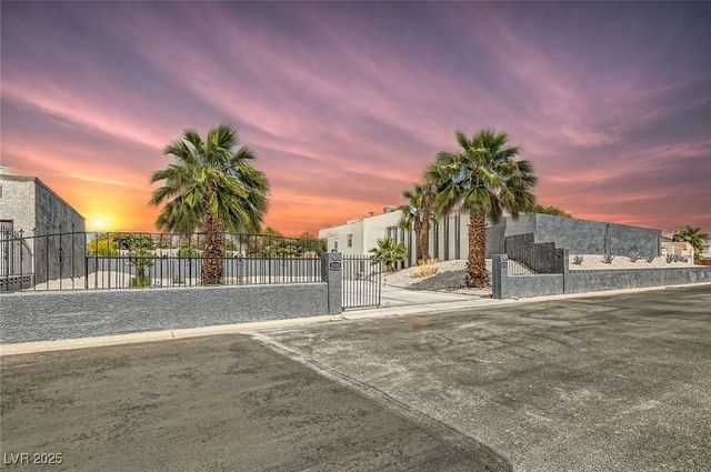 2520 Castlesands Way, Las Vegas, NV 89121