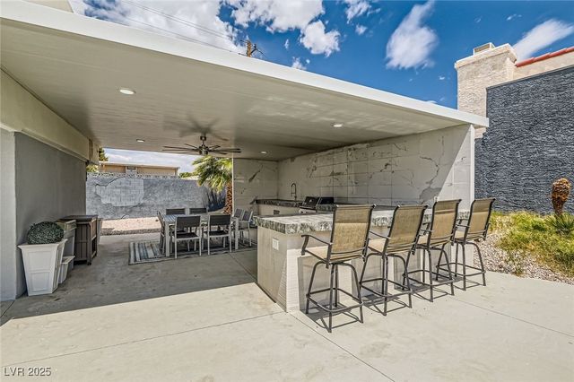 2520 Castlesands Way, Las Vegas, NV 89121