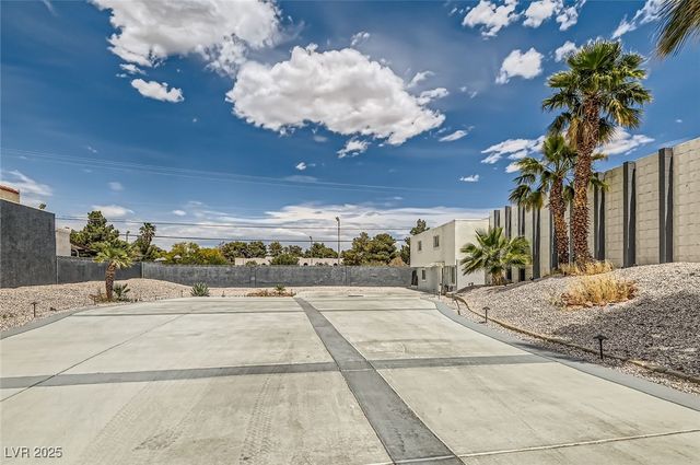 2520 Castlesands Way, Las Vegas, NV 89121
