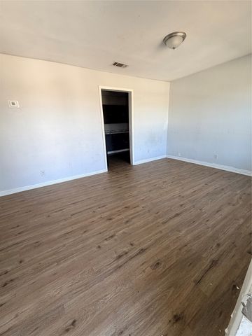 2700 Bideker Avenue, Fort Worth, TX 76105