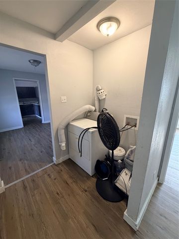 2700 Bideker Avenue, Fort Worth, TX 76105