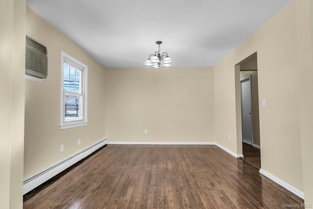 21 Cochran Place, Valley Stream, NY 11581