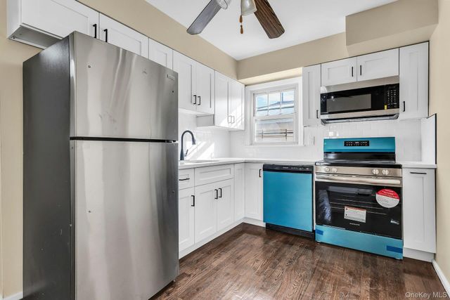 21 Cochran Place, Valley Stream, NY 11581