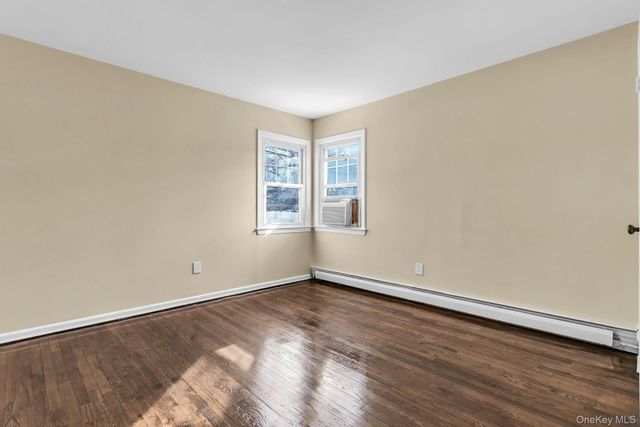 21 Cochran Place, Valley Stream, NY 11581