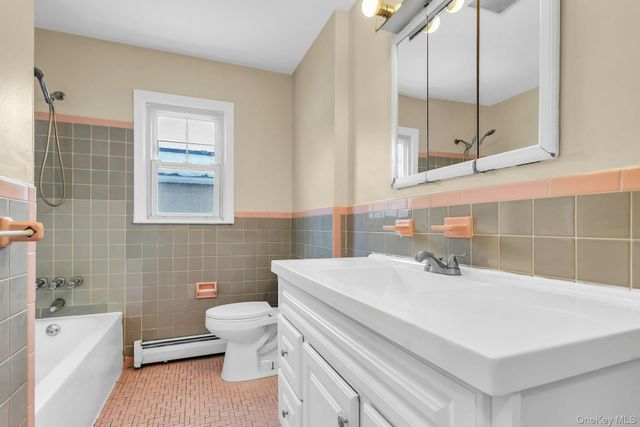 21 Cochran Place, Valley Stream, NY 11581