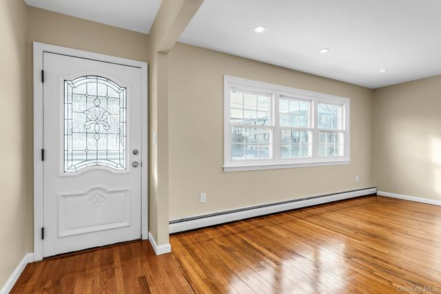 21 Cochran Place, Valley Stream, NY 11581