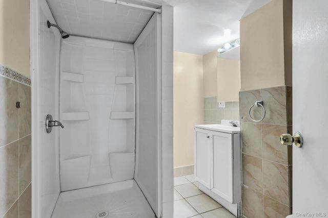 21 Cochran Place, Valley Stream, NY 11581