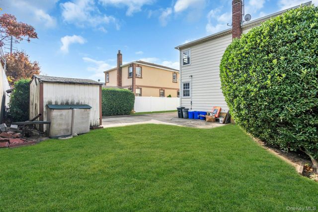 21 Cochran Place, Valley Stream, NY 11581