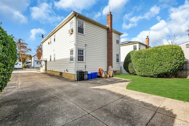 21 Cochran Place, Valley Stream, NY 11581