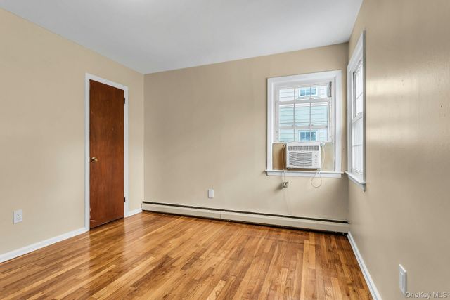 21 Cochran Place, Valley Stream, NY 11581