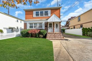 21 Cochran Place, Valley Stream, NY 11581