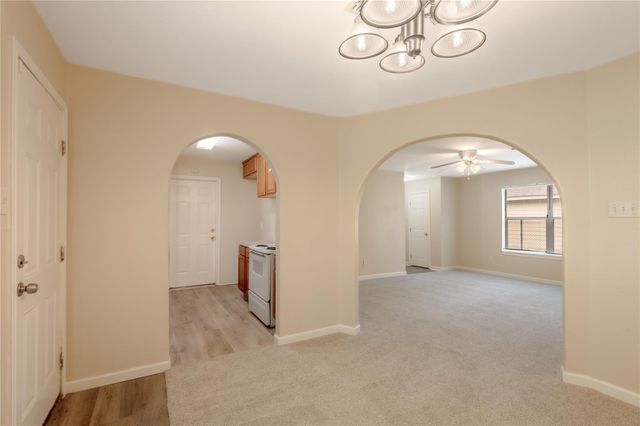 636 Avenue H, Huntsville, TX 77320