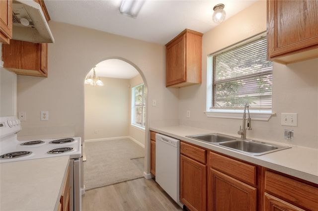 636 Avenue H, Huntsville, TX 77320