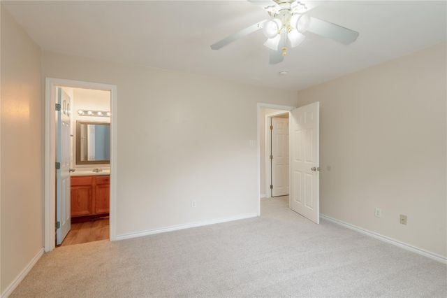 636 Avenue H, Huntsville, TX 77320