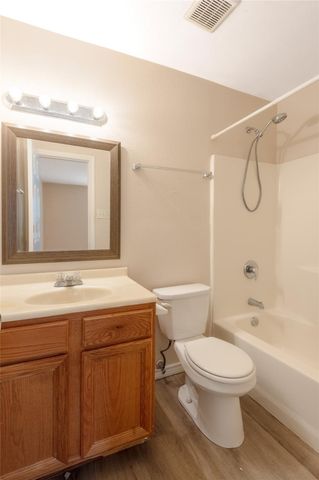636 Avenue H, Huntsville, TX 77320
