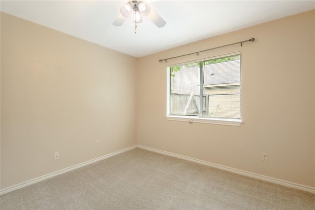 636 Avenue H, Huntsville, TX 77320