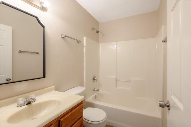 636 Avenue H, Huntsville, TX 77320
