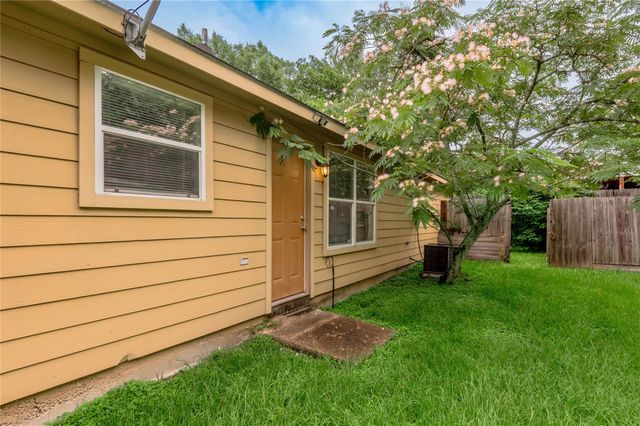 636 Avenue H, Huntsville, TX 77320