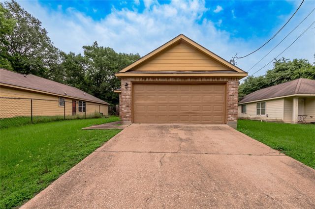 636 Avenue H, Huntsville, TX 77320
