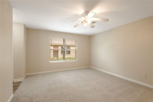 636 Avenue H, Huntsville, TX 77320