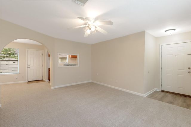 636 Avenue H, Huntsville, TX 77320