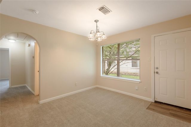 636 Avenue H, Huntsville, TX 77320