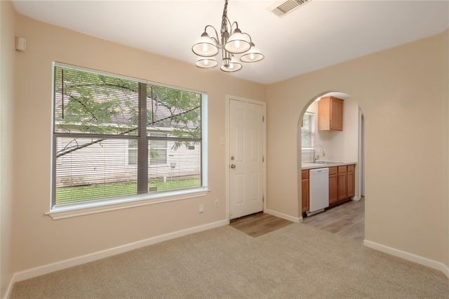 636 Avenue H, Huntsville, TX 77320