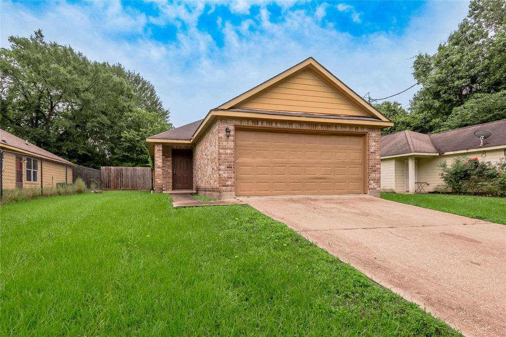 636 Avenue H, Huntsville, TX 77320