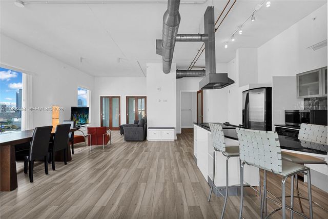 10 SW South River Dr 1615, Miami, FL 33130