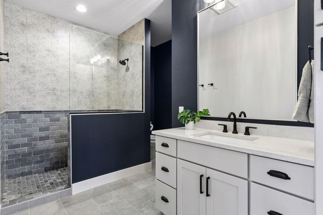 4052 Vista View Drive, Chaska, MN 55318