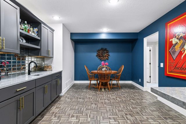 4052 Vista View Drive, Chaska, MN 55318