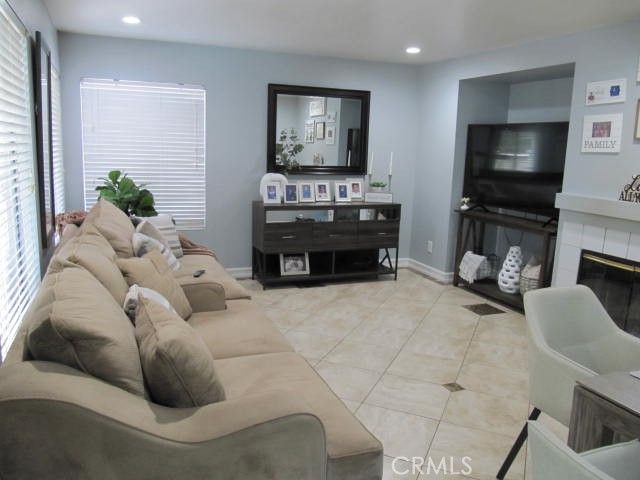 687 Pointe Vista, Corona, CA 92881