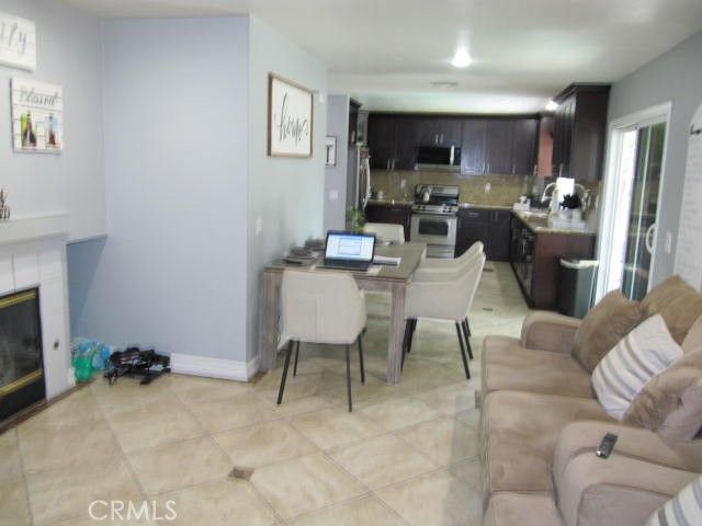 687 Pointe Vista, Corona, CA 92881