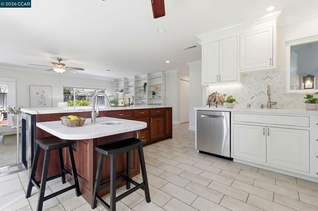 1941 Woodmoor Ct, Concord, CA 94518