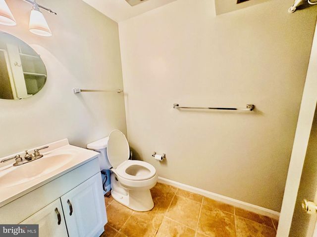 9124 WANDERING TRAIL DR, Potomac, MD 20854