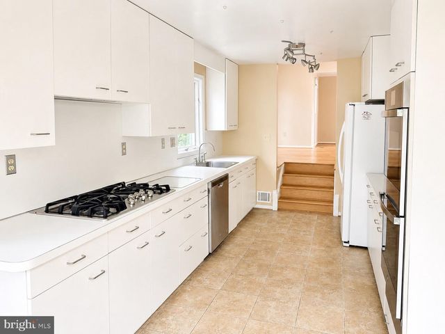 9124 WANDERING TRAIL DR, Potomac, MD 20854