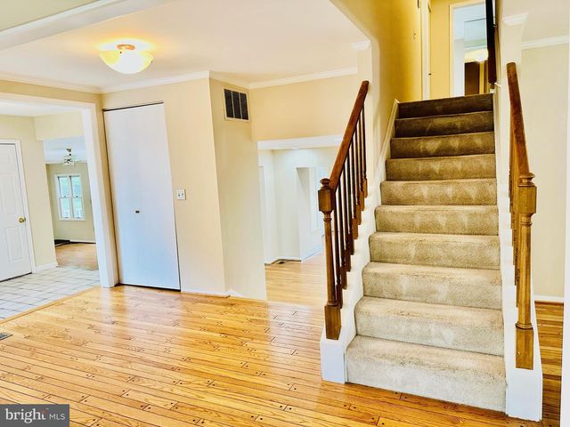 9124 WANDERING TRAIL DR, Potomac, MD 20854