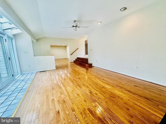 9124 WANDERING TRAIL DR, Potomac, MD 20854