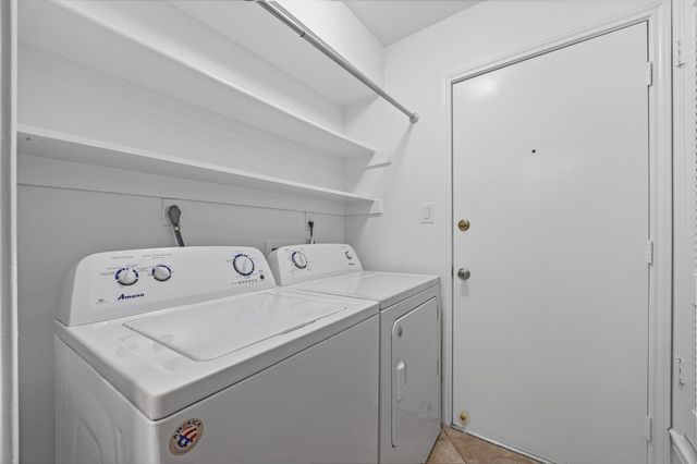 512 Eberhart LN 1402, Austin, TX 78745