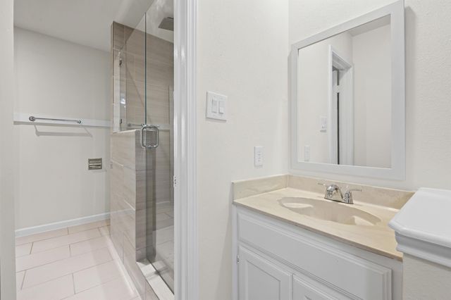 512 Eberhart LN 1402, Austin, TX 78745