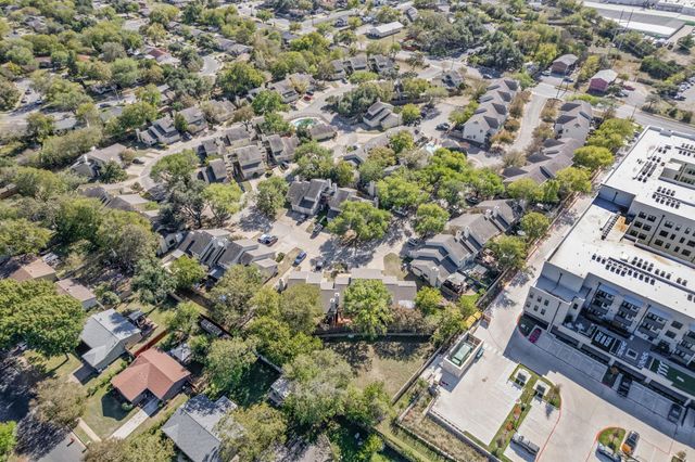 512 Eberhart LN 1402, Austin, TX 78745