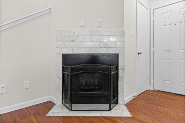 512 Eberhart LN 1402, Austin, TX 78745