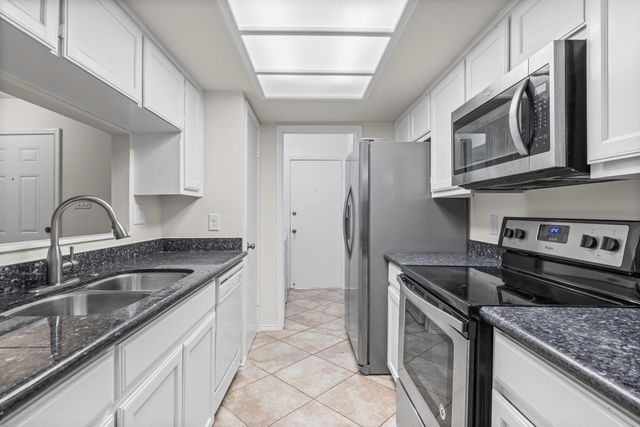 512 Eberhart LN 1402, Austin, TX 78745