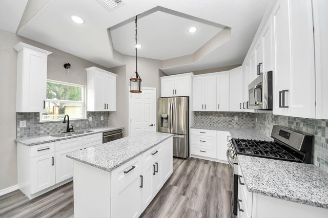 1110 Thrift Street, El Campo, TX 77437